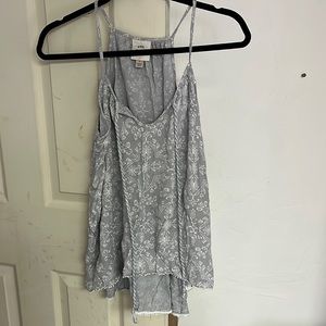 Knox Rose L tank top. Gray with white design.